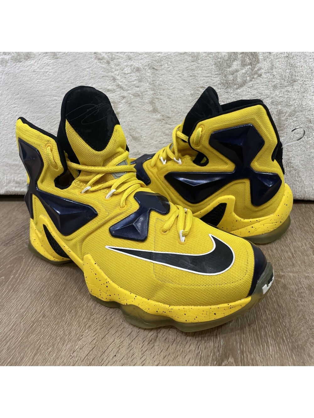 Nike LeBron XIII 13 Basketball Shoes Yellow Black 807220-668 Men Sz 11 (No Box)